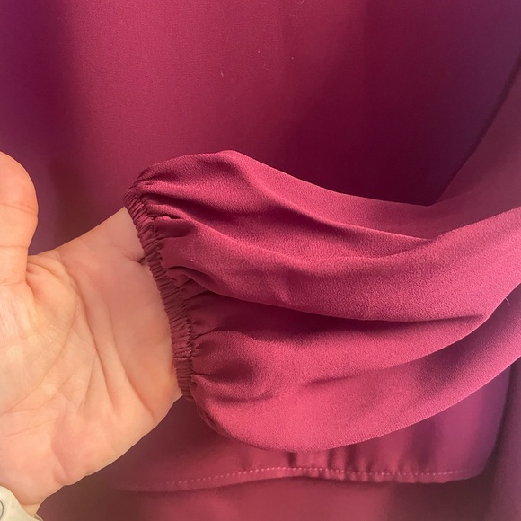 Eight Sixty High Low V Neck Peasant Blouse in Plum Noir-Size M, Like New - Picture 6 of 7